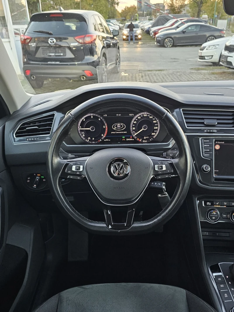 VW Tiguan 2.0 TDI 4Motion 190к.с. Offroad Head Up CarPlay , снимка 10 - Автомобили и джипове - 52003986
