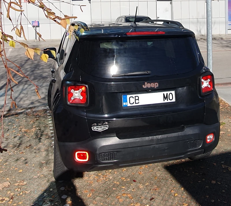 Jeep Renegade, снимка 4 - Автомобили и джипове - 52429143