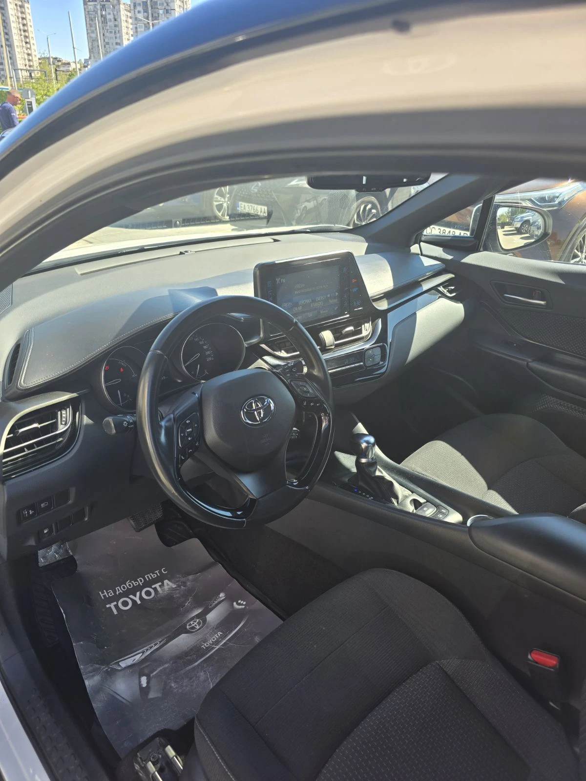 Toyota C-HR 1.8 хибрид фейслифт - изображение 8