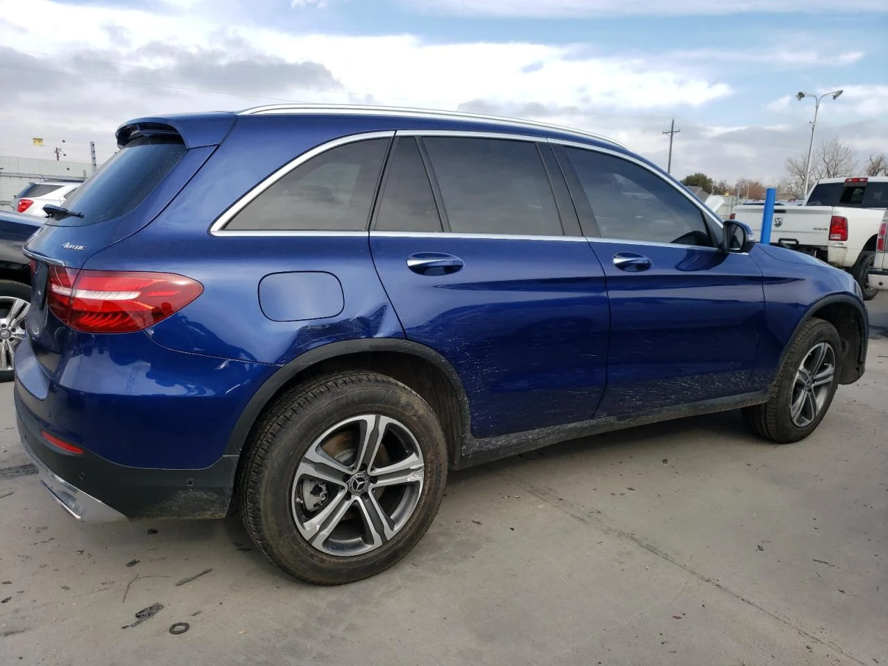 Mercedes-Benz GLC 300 4MATIC* Full LED* Burmester* Подгрев* Пано* Камери - изображение 3