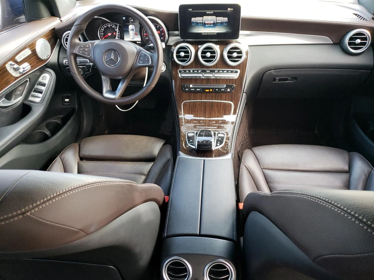 Mercedes-Benz GLC 300 4MATIC* Full LED* Burmester* Подгрев* Пано* Камери - изображение 8
