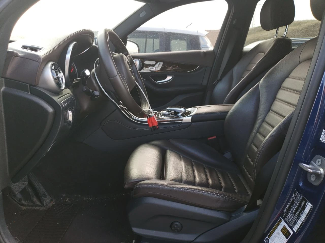 Mercedes-Benz GLC 300 4MATIC* Full LED* Burmester* Подгрев* Пано* Камери - изображение 7