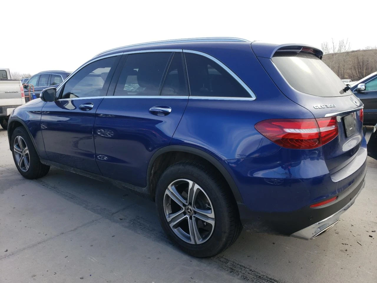 Mercedes-Benz GLC 300 4MATIC* Full LED* Burmester* Подгрев* Пано* Камери - изображение 2