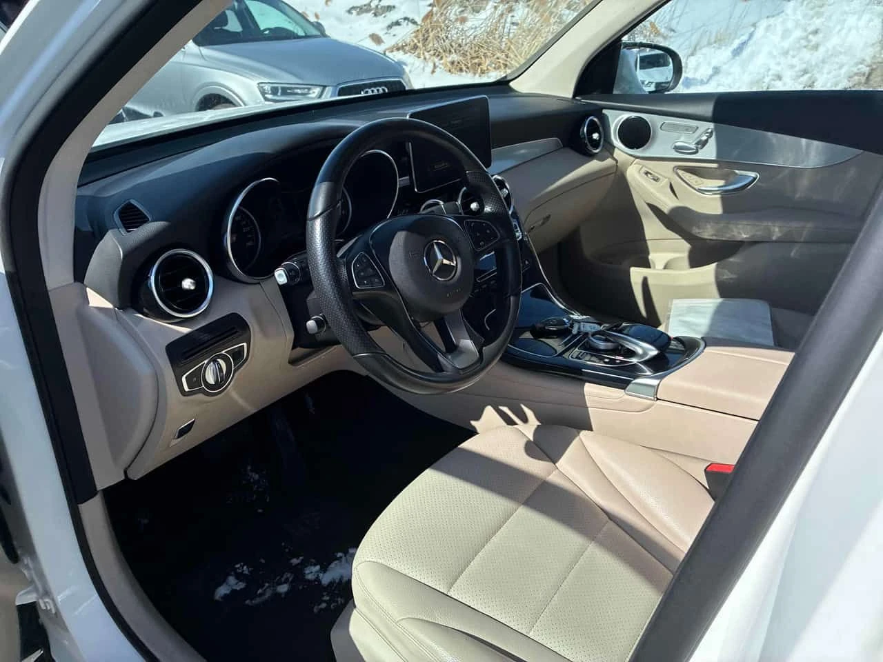 Mercedes-Benz GLC 300 * CARFAX * КАМЕРА * ПОДГРЕВИ * ПАМЕТ, снимка 5 - Автомобили и джипове - 53965888