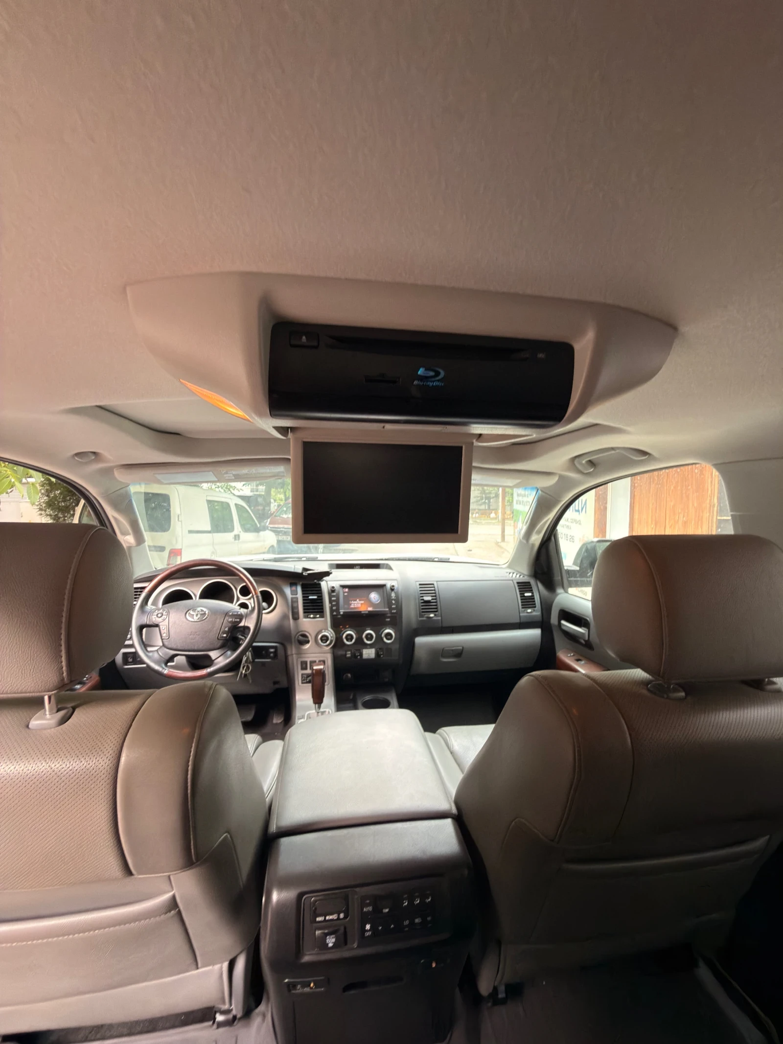Toyota Sequoia 5.7 Platinum, снимка 11 - Автомобили и джипове - 54811871