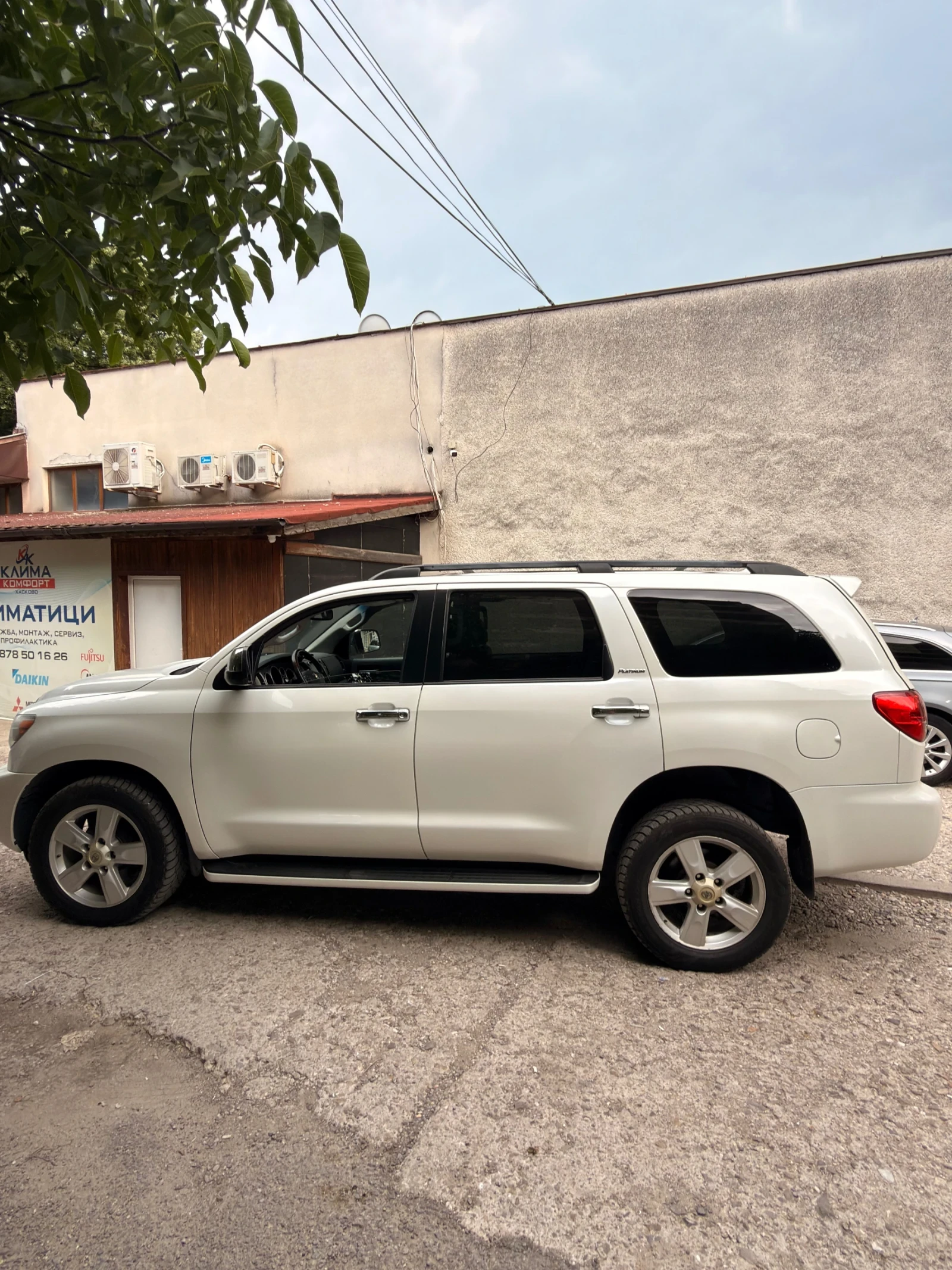 Toyota Sequoia 5.7 Platinum, снимка 9 - Автомобили и джипове - 54811871