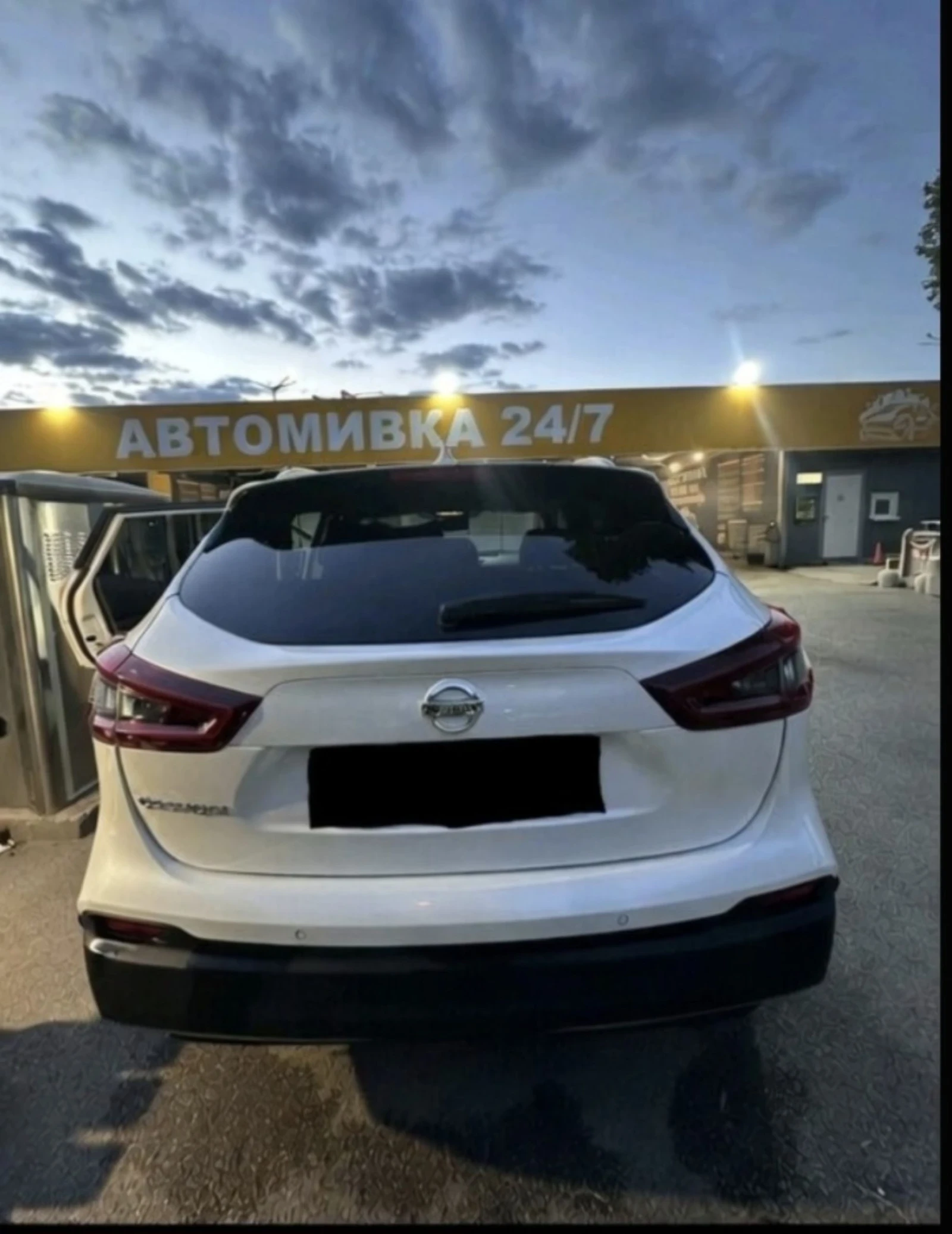 Nissan Qashqai 1.3 DIG-T 140 M/T N-Connecta, снимка 10 - Автомобили и джипове - 55398739