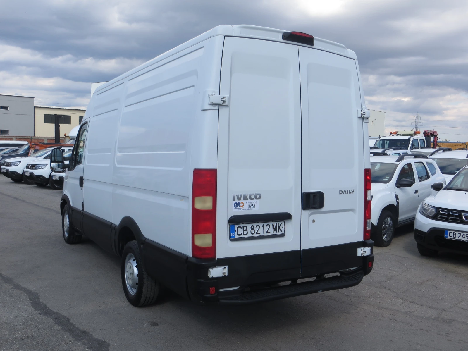 Iveco Daily 35S13-12 КУБ. М. ОБЕМ НА ТОВАРНОТО ПОМЕЩЕНИЕ, снимка 3 - Бусове и автобуси - 55394150