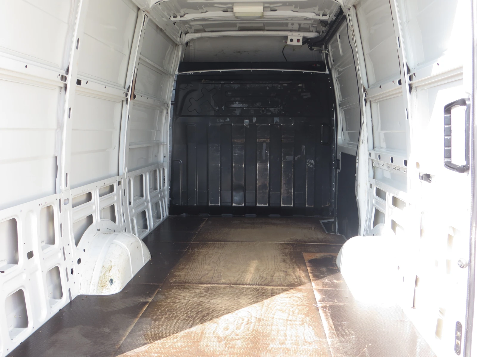 Iveco Daily 35S13-12 КУБ. М. ОБЕМ НА ТОВАРНОТО ПОМЕЩЕНИЕ, снимка 16 - Бусове и автобуси - 55394150