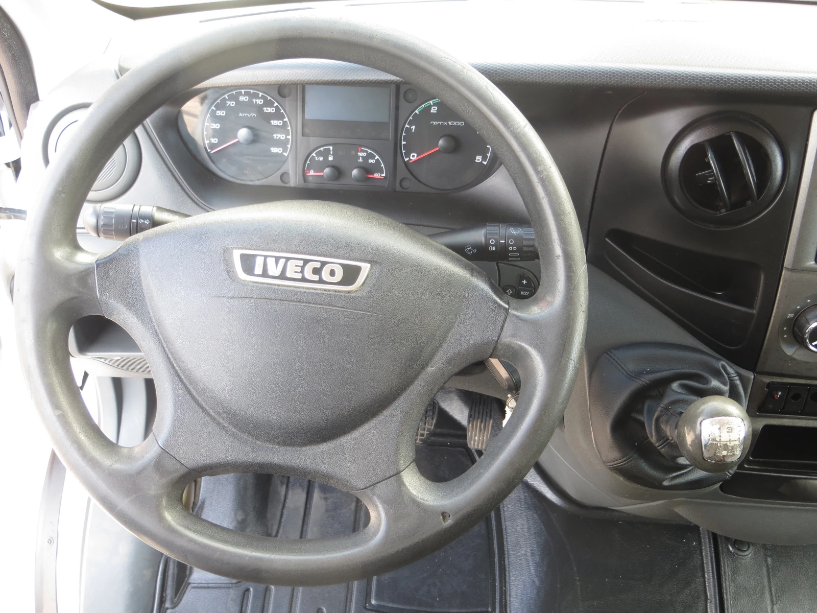 Iveco Daily 35S13-12 КУБ. М. ОБЕМ НА ТОВАРНОТО ПОМЕЩЕНИЕ, снимка 8 - Бусове и автобуси - 55394150