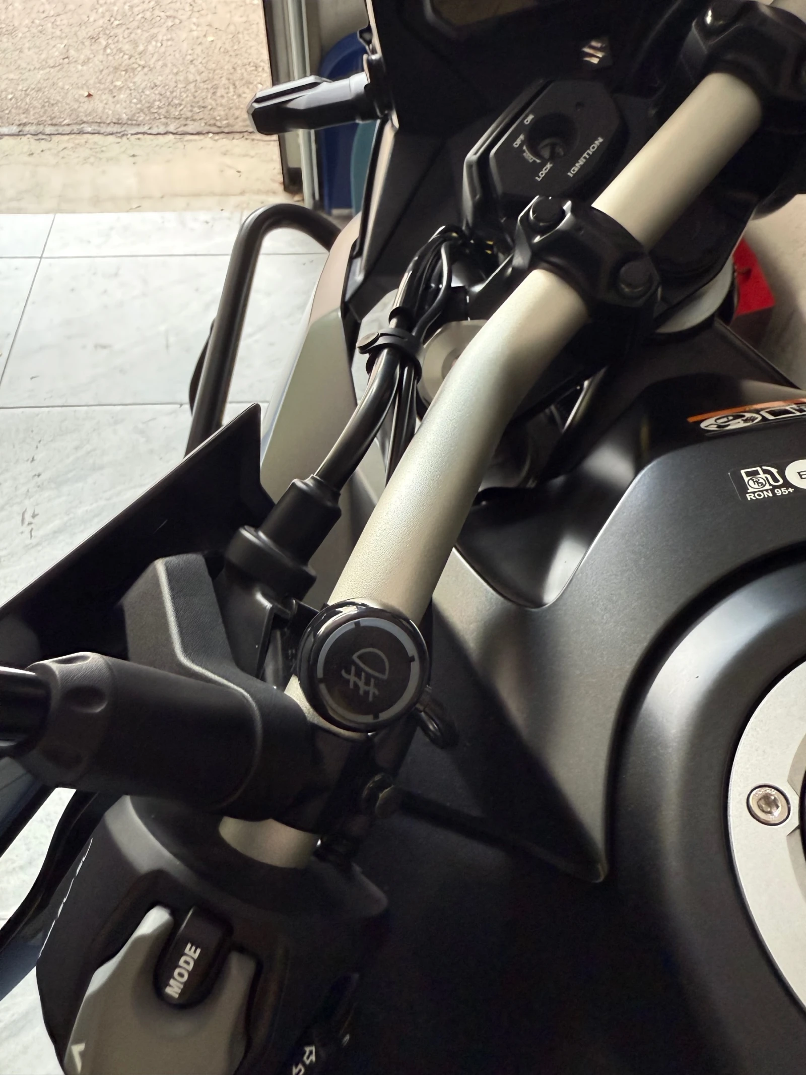 Suzuki V-strom V-STROM 800 (19") - изображение 7