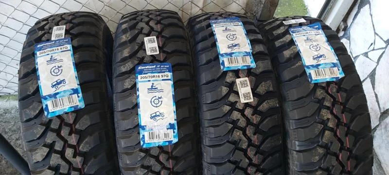 Гуми Зимни 205/70R16, снимка 1 - Гуми и джанти - 35502250