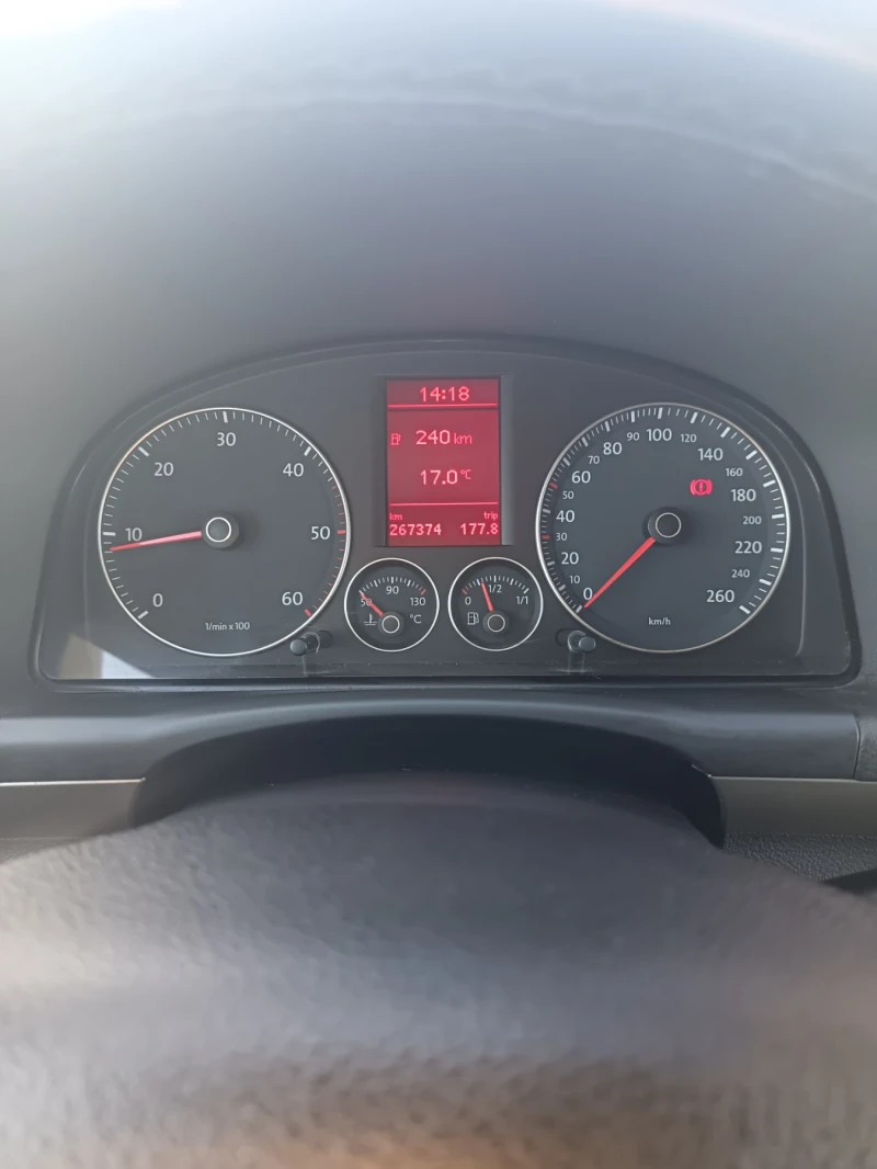 VW Touran CROSS , снимка 15 - Автомобили и джипове - 52454617