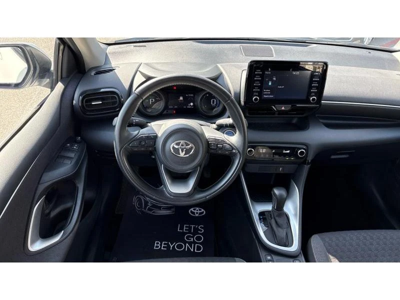 Toyota Yaris 1.5HSD TREND, снимка 9 - Автомобили и джипове - 55951676
