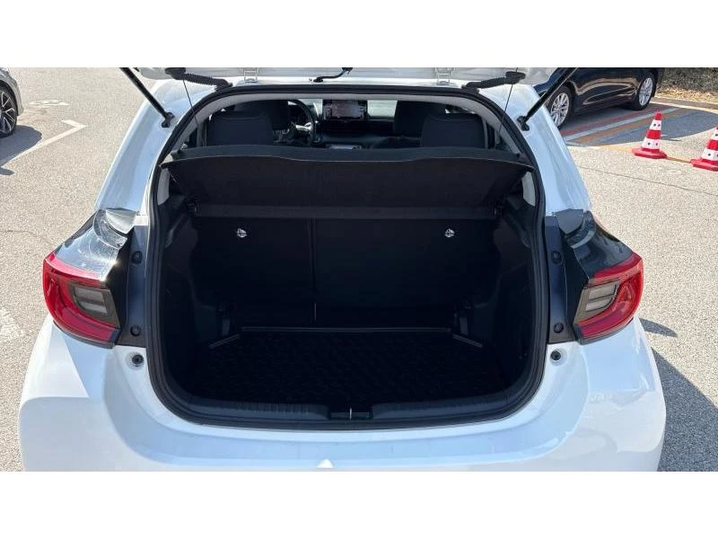 Toyota Yaris 1.5HSD TREND, снимка 10 - Автомобили и джипове - 55951676