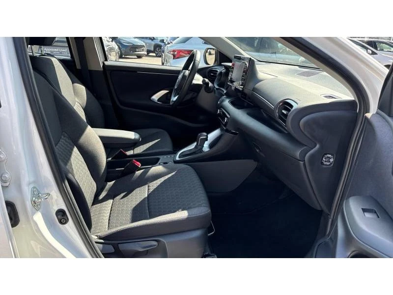 Toyota Yaris 1.5HSD TREND, снимка 6 - Автомобили и джипове - 55951676