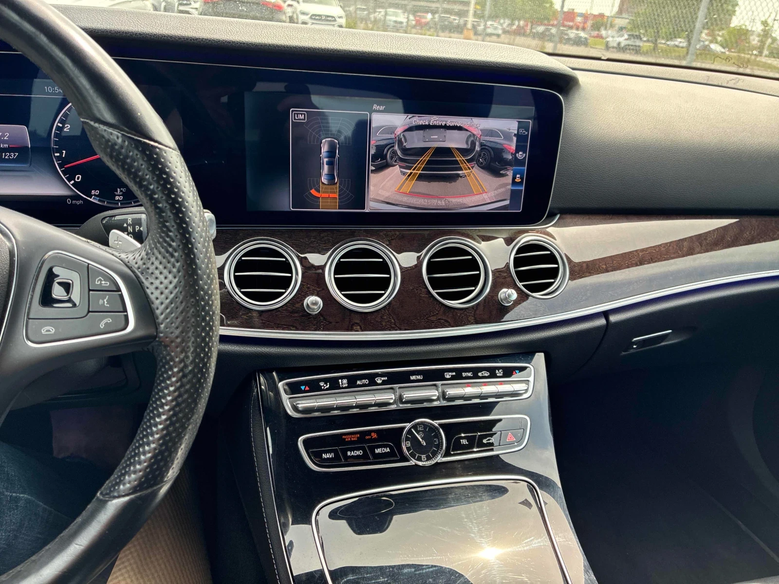 Mercedes-Benz E 400 4MATIC * ПОДГРЕВ * ПАНОРАМА * BURMESTER * CARFAX, снимка 7 - Автомобили и джипове - 54901709
