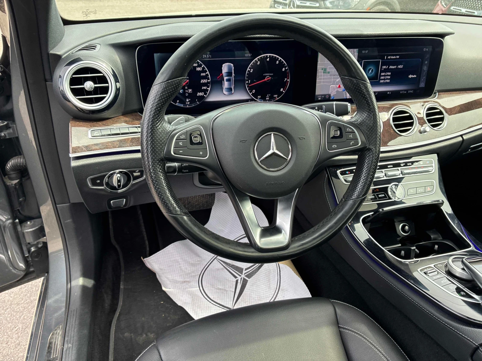 Mercedes-Benz E 400 4MATIC * ПОДГРЕВ * ПАНОРАМА * BURMESTER * CARFAX, снимка 8 - Автомобили и джипове - 54901709