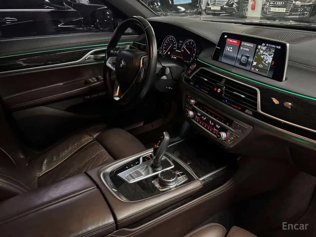 BMW 740 * L xDrive * M SPORT * АВТОКРЕДИТ, снимка 14 - Автомобили и джипове - 55580360
