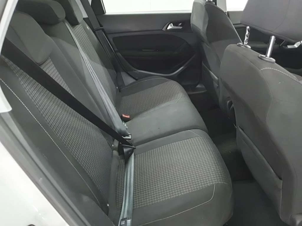 Peugeot 308 SW 1.2i Active, снимка 9 - Автомобили и джипове - 56127338
