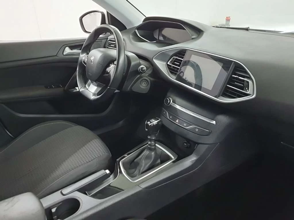 Peugeot 308 SW 1.2i Active, снимка 8 - Автомобили и джипове - 56127338