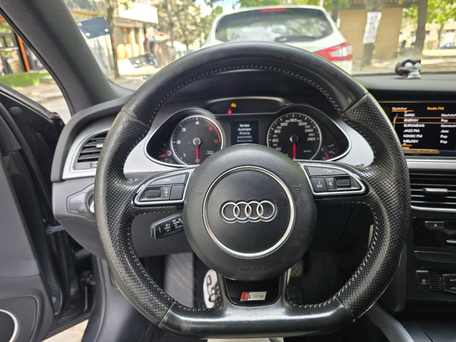 Audi A4 Avant 3.0 TDI multitronic S line xenon B&O Navi, снимка 9 - Автомобили и джипове - 56214586