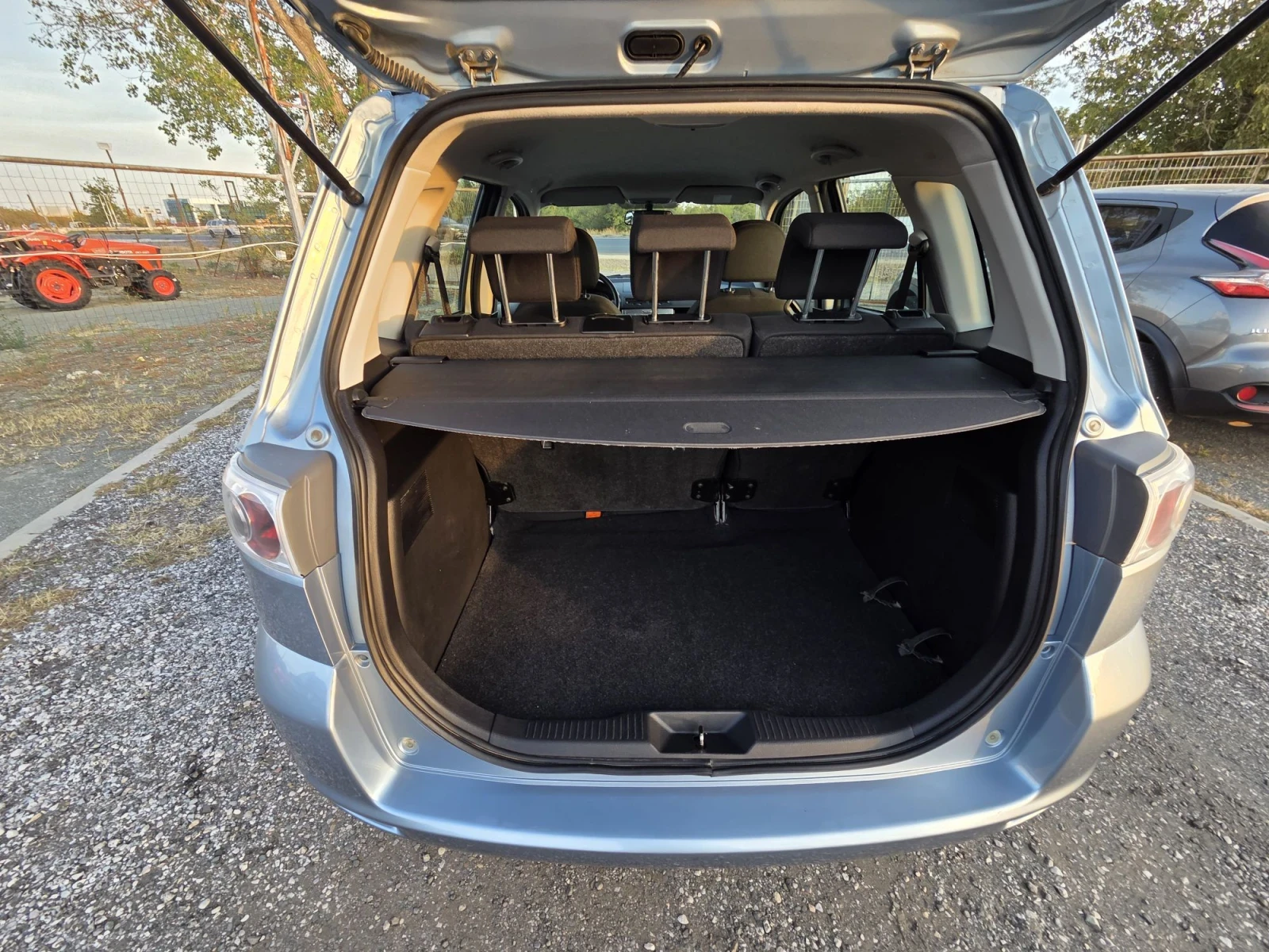 Mazda 2 1.3, снимка 15 - Автомобили и джипове - 56713903