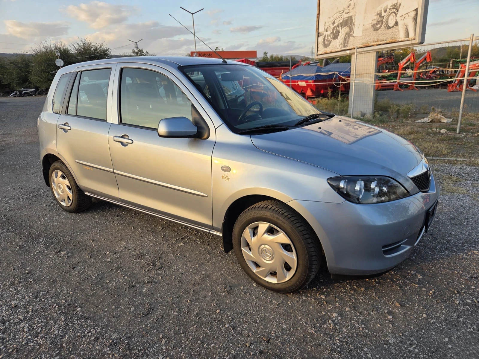 Mazda 2 1.3, снимка 8 - Автомобили и джипове - 56713903