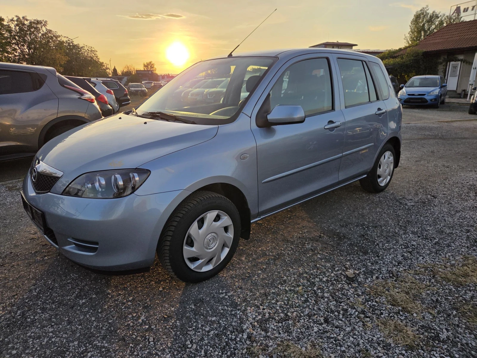 Mazda 2 1.3, снимка 3 - Автомобили и джипове - 56713903