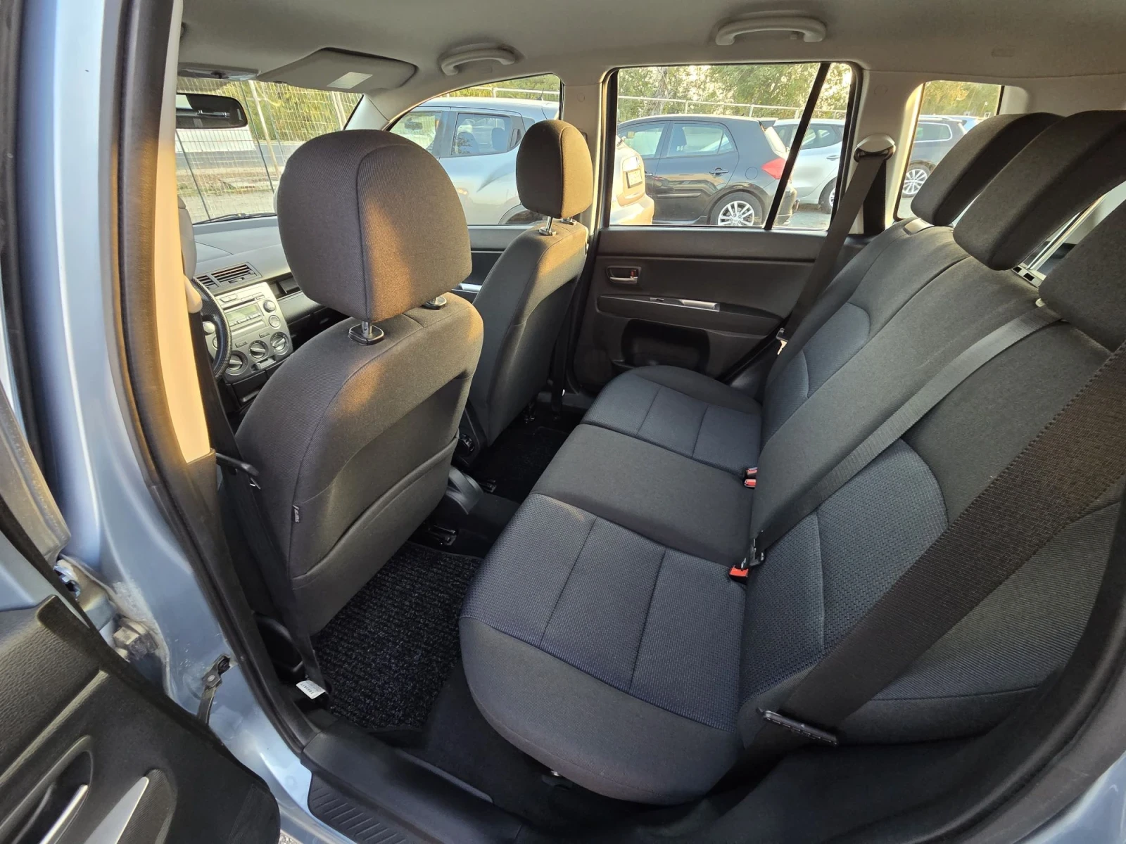 Mazda 2 1.3, снимка 12 - Автомобили и джипове - 56713903