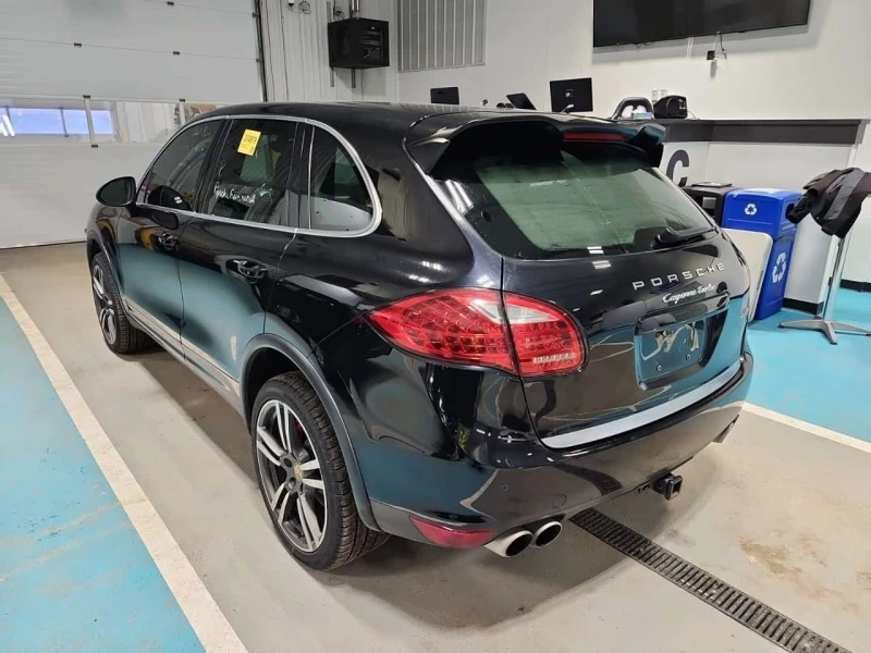 Porsche Cayenne  TURBO | ОБДУХВАНЕ | ДВА КЛЮЧА | CARFAX, снимка 4 - Автомобили и джипове - 53526031
