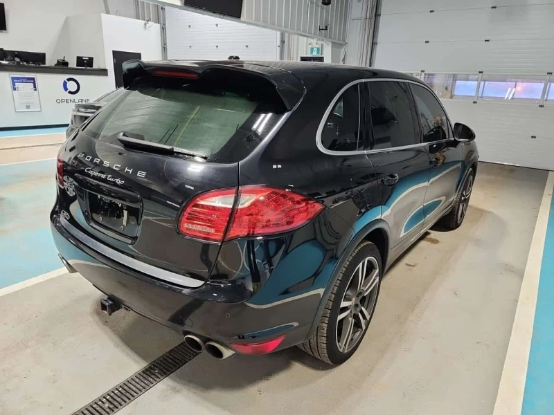 Porsche Cayenne  TURBO | ОБДУХВАНЕ | ДВА КЛЮЧА | CARFAX, снимка 3 - Автомобили и джипове - 53526031