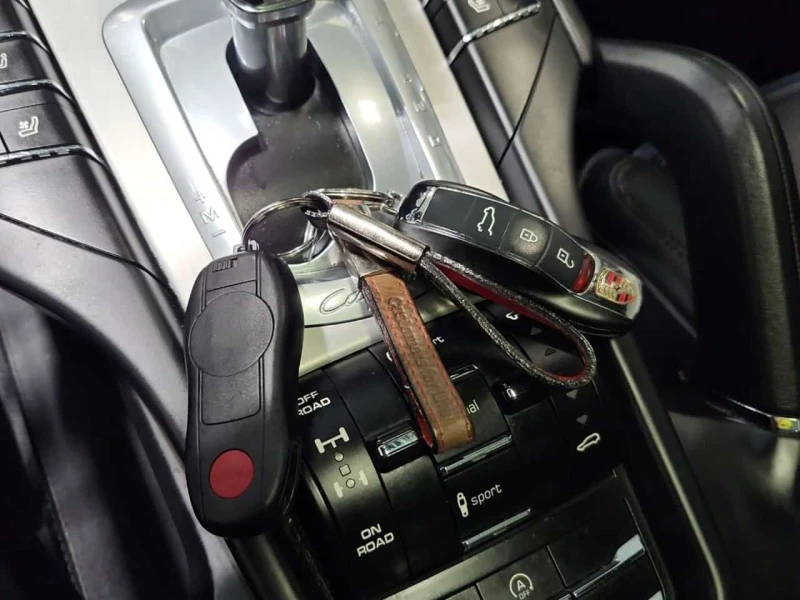 Porsche Cayenne  TURBO | ОБДУХВАНЕ | ДВА КЛЮЧА | CARFAX, снимка 9 - Автомобили и джипове - 53526031