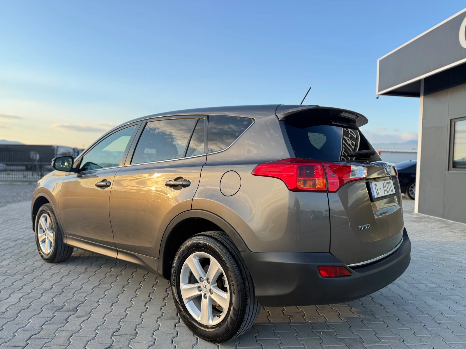 Toyota Rav4 2.0 D4D 124 ks Собствен лизинг срещу 6300 лв - изображение 7