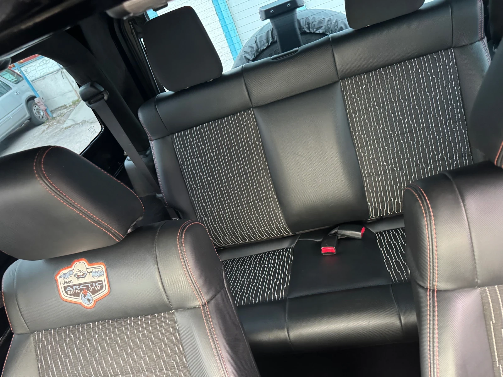 Jeep Wrangler 2.8 CRD 200К.С. ARCTIC, снимка 13 - Автомобили и джипове - 53666835