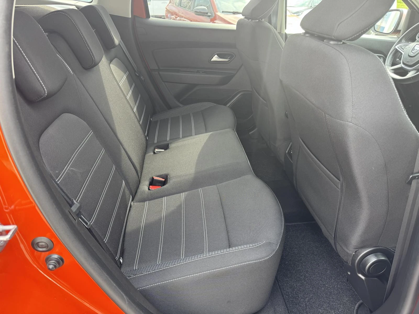Dacia Duster 1.3 Tce, снимка 10 - Автомобили и джипове - 54553952