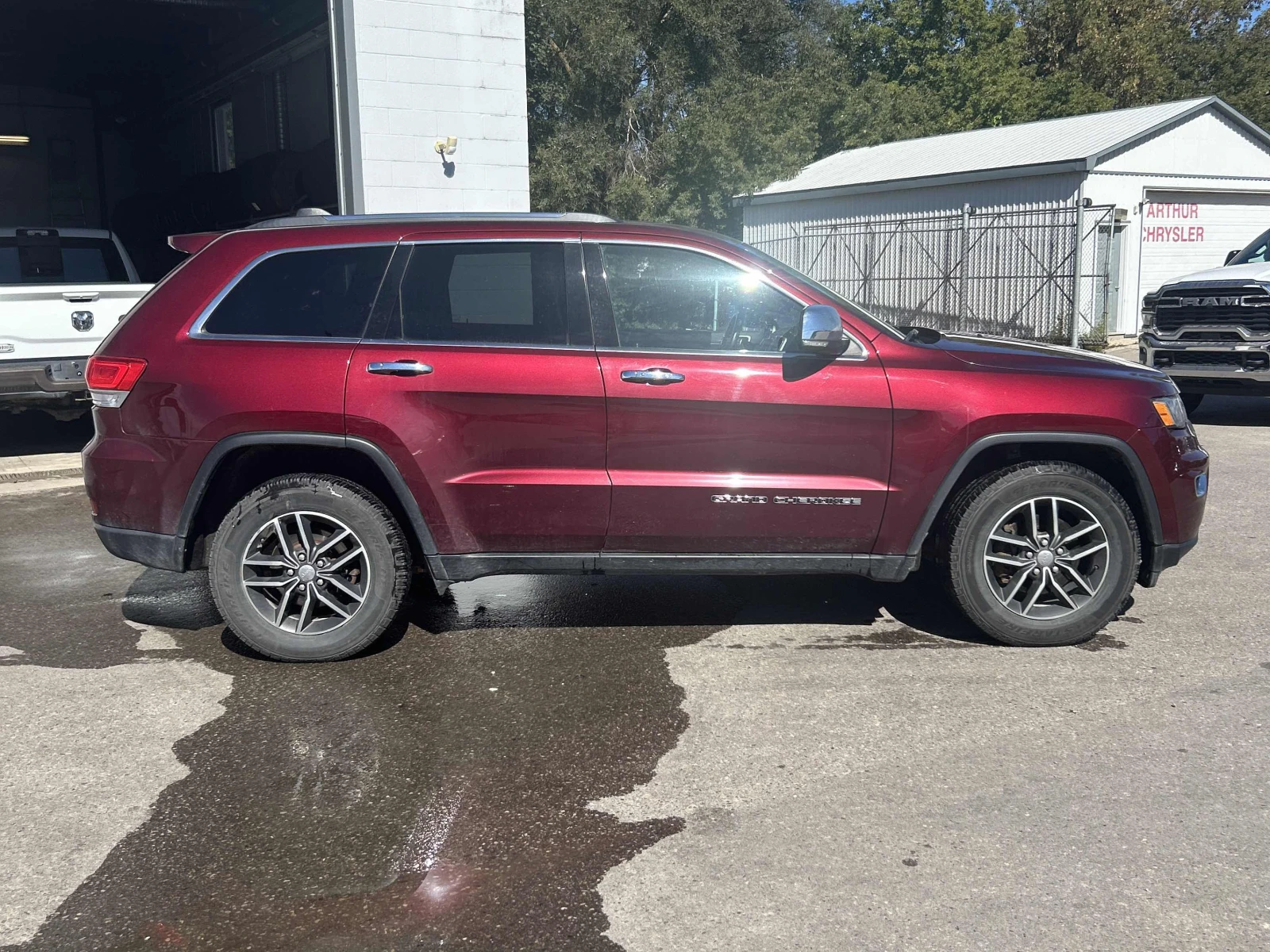 Jeep Grand cherokee Limited / Carfax / автокредит, снимка 3 - Автомобили и джипове - 56244271