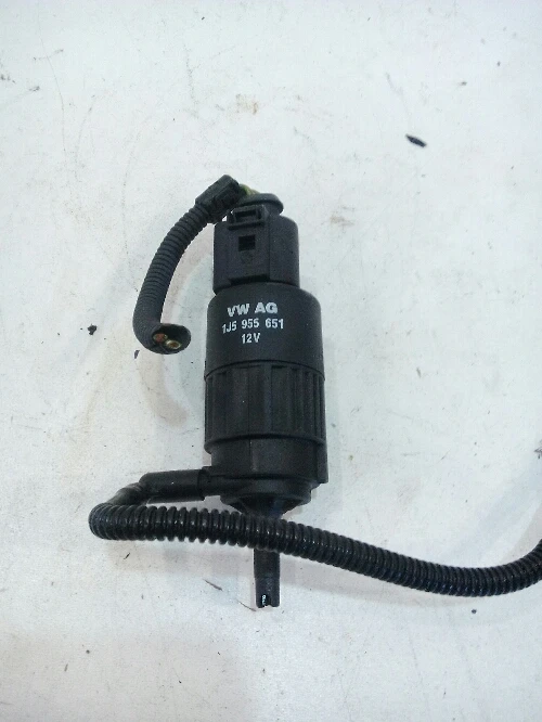 Помпа чистачки Фолксваген Бора