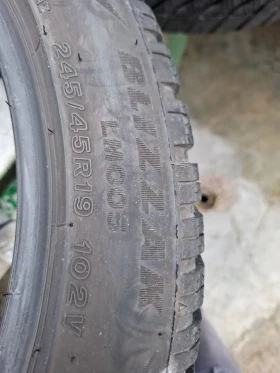 Гуми Зимни 245/45R19, снимка 4 - Гуми и джанти - 53221011