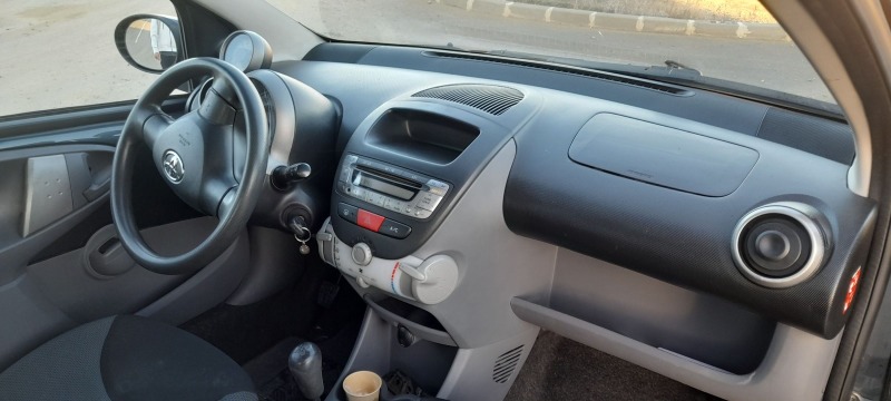 Toyota Aygo Седан, снимка 9 - Автомобили и джипове - 45185576
