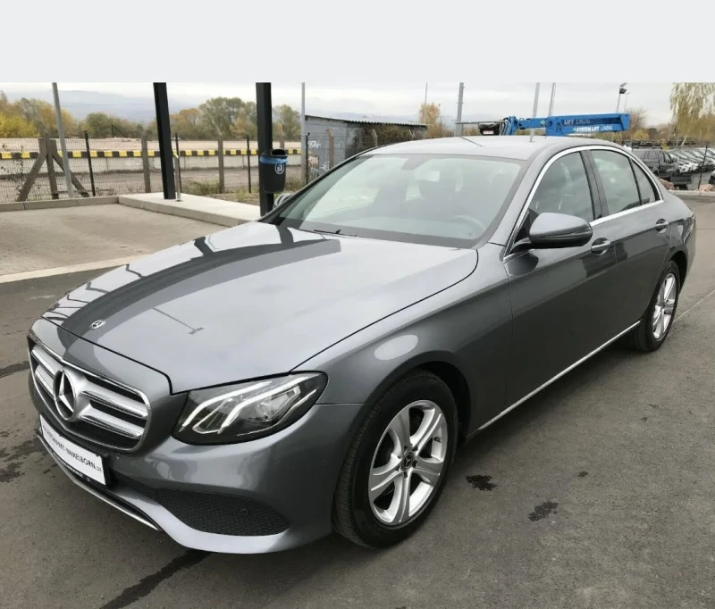 Mercedes-Benz E 220 4 Matic, снимка 6 - Автомобили и джипове - 47127572