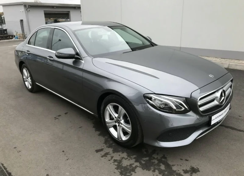 Mercedes-Benz E 220 4 Matic, снимка 1 - Автомобили и джипове - 47127572