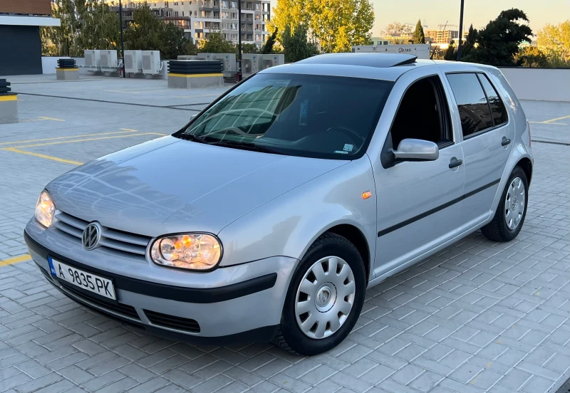 VW Golf 1.6 Автоматик, снимка 1 - Автомобили и джипове - 47540051