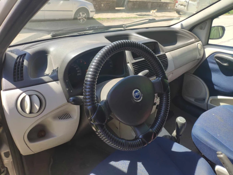 Fiat Punto 1.3 Multijet, снимка 11 - Автомобили и джипове - 52517999