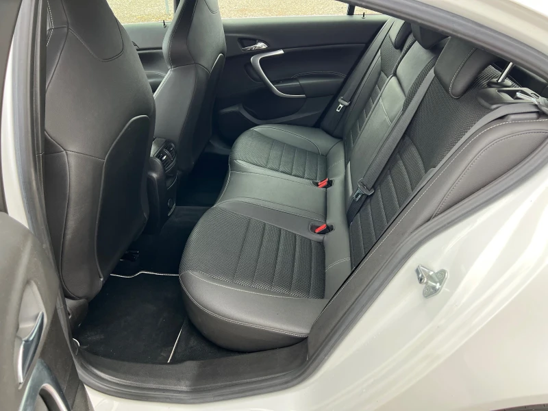 Opel Insignia, снимка 10 - Автомобили и джипове - 53153103