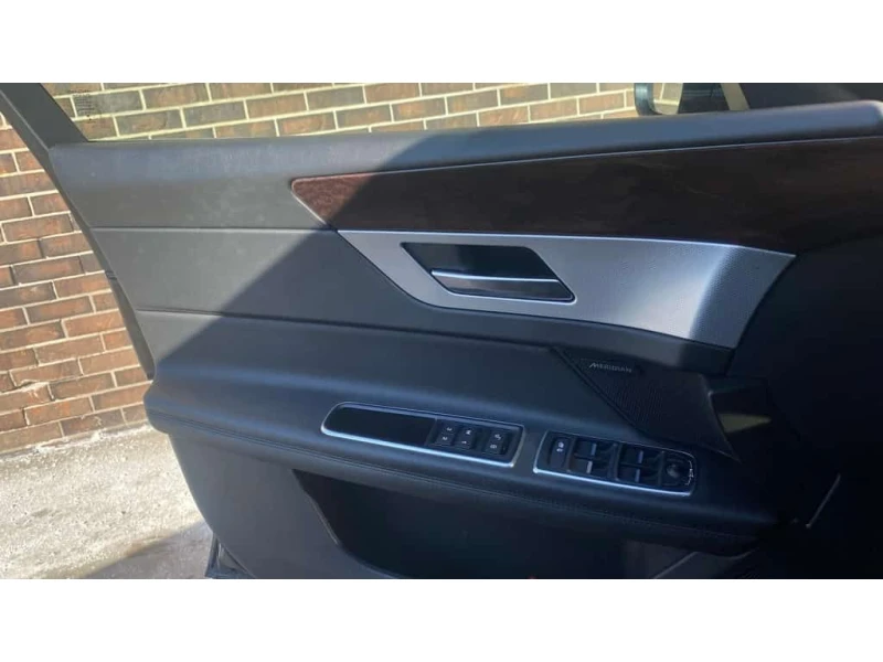 Jaguar Xf * 4dr Sdn 20d Prestige * CARFAX * ЦЕНА ДО БГ, снимка 12 - Автомобили и джипове - 53529215