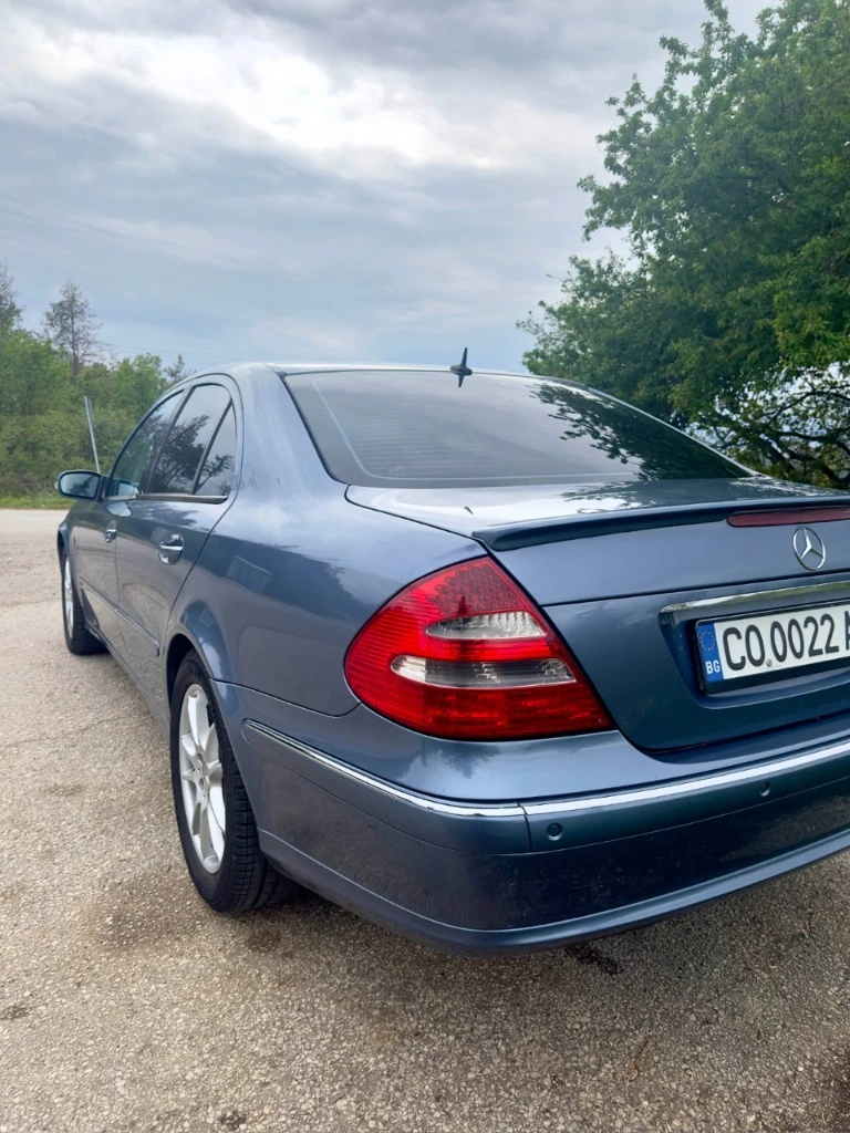 Mercedes-Benz E 220 Avantgarde, снимка 5 - Автомобили и джипове - 54402051