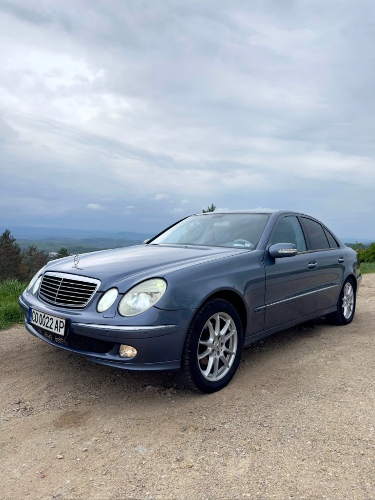 Mercedes-Benz E 220 Avantgarde, снимка 3 - Автомобили и джипове - 54402051