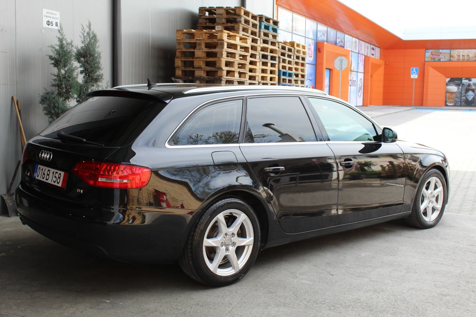 Audi A4 2.0TDI S-LINE LED AVT  - изображение 9