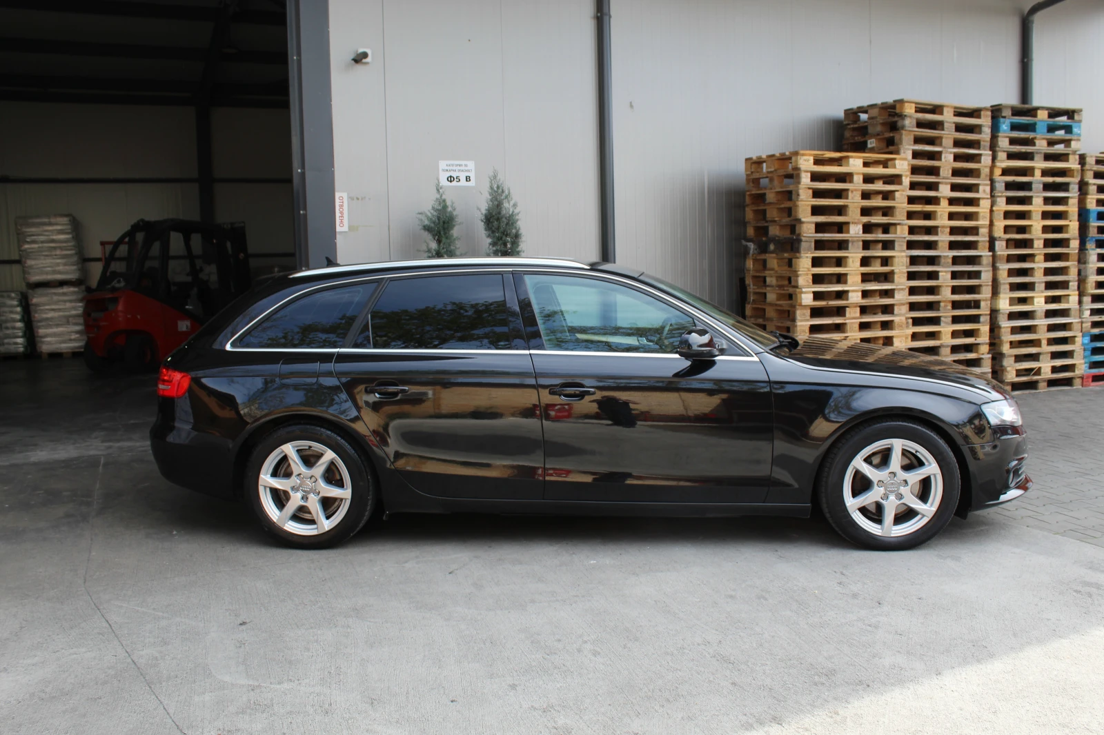Audi A4 2.0TDI S-LINE LED AVT  - изображение 8